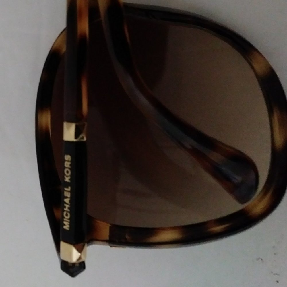 Michael Kors Oversize Tortoise Brown Sunglasses - Picture 13 of 14